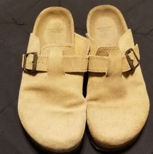 American Eagle clogs
